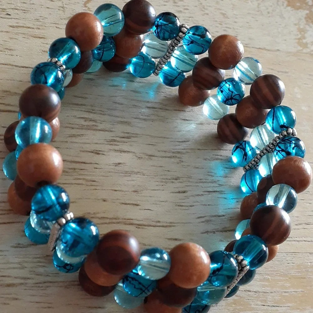 NWOT Triple Strand Beaded Bracelet Y111